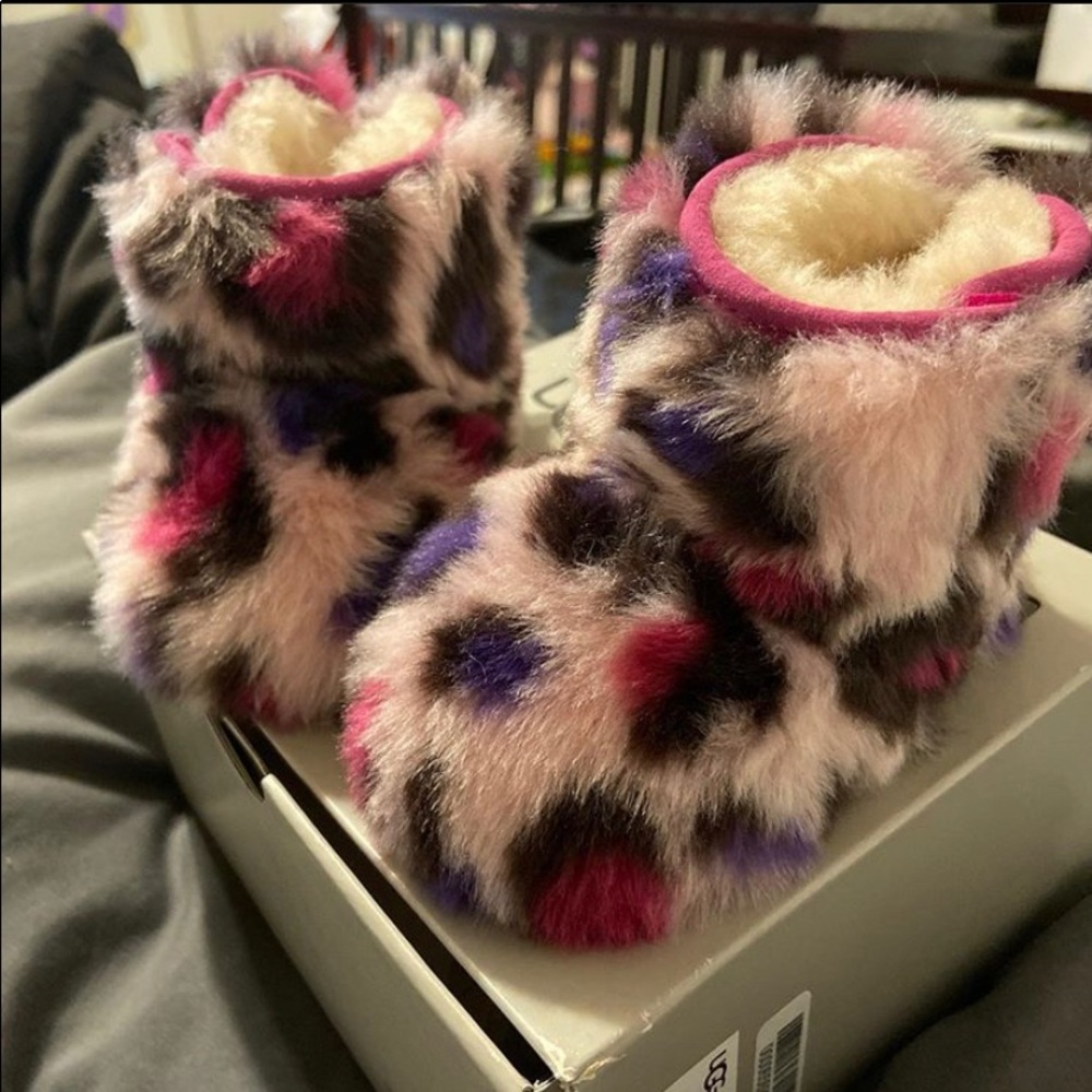 Cute furry UGG!